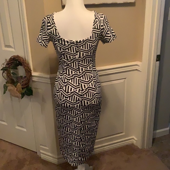 Dress - Picture 3 of 4